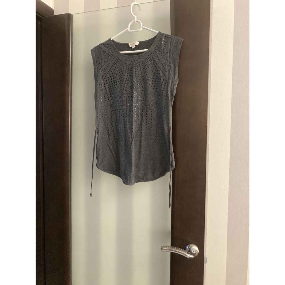 T-Shirt Women's Gray EUC Cut-out detail, Sequin embellishments